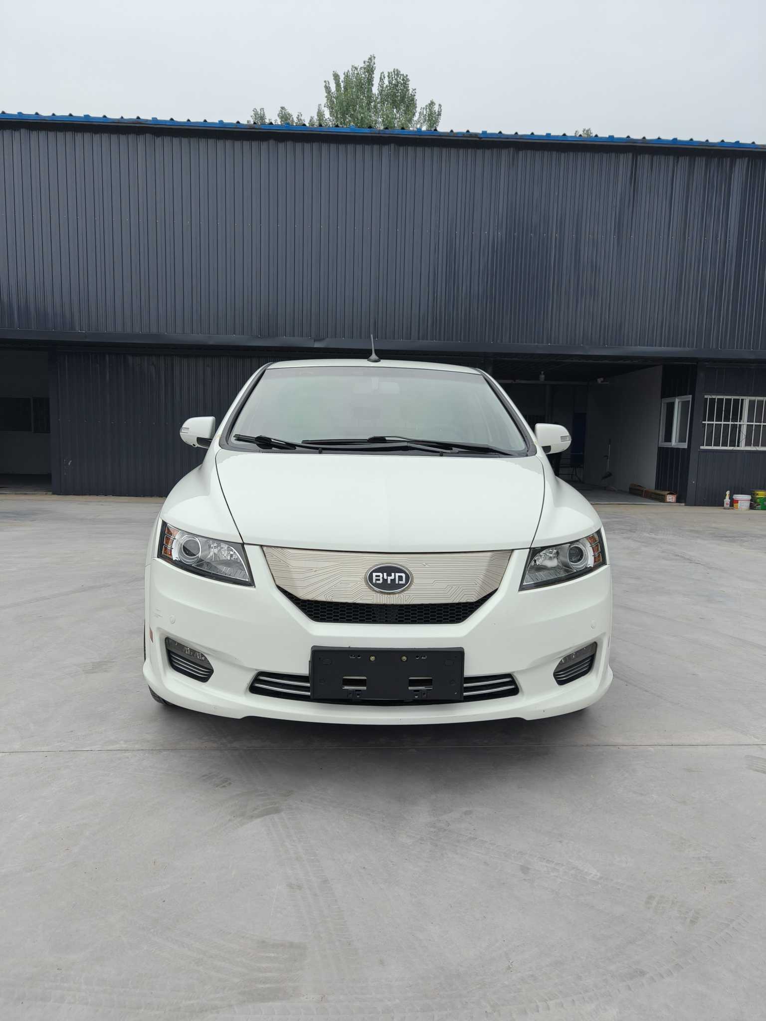 BYD e6 2016 #2 BYD e6 2016 car image #2
