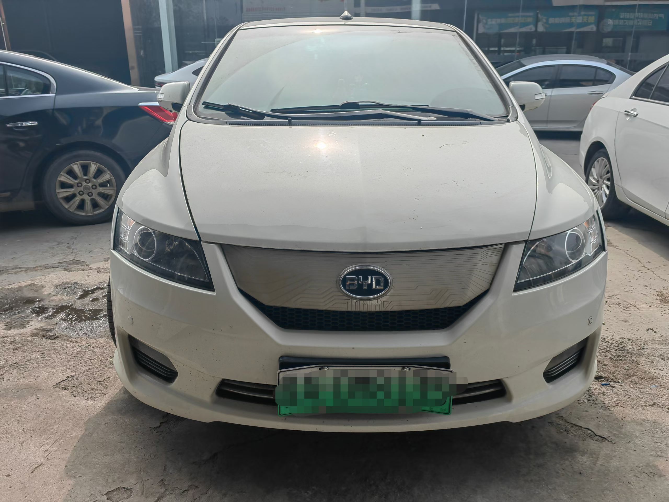 BYD e6 2016 #2 BYD e6 2016 car image #2