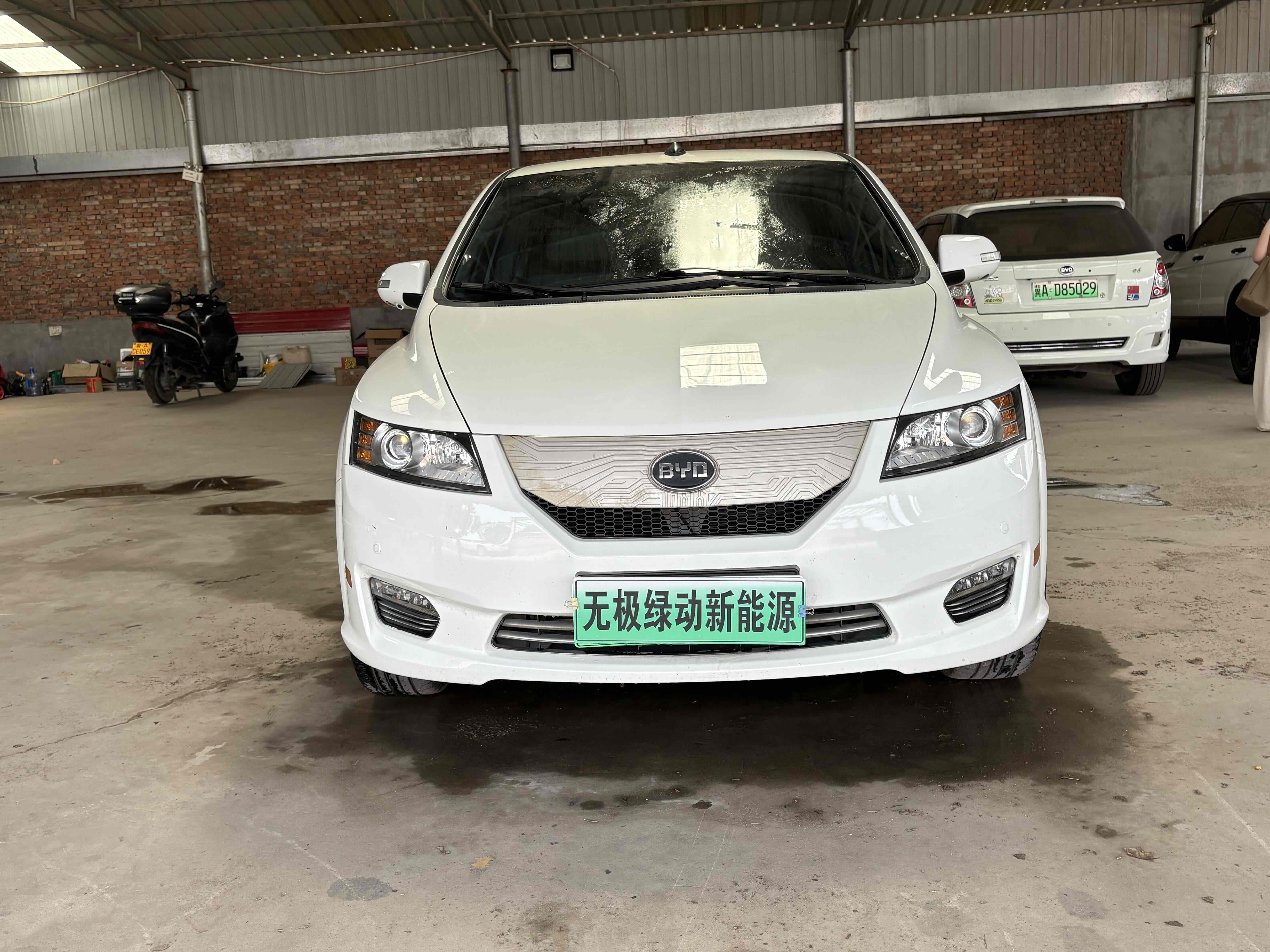 BYD e6 2015 car image #2