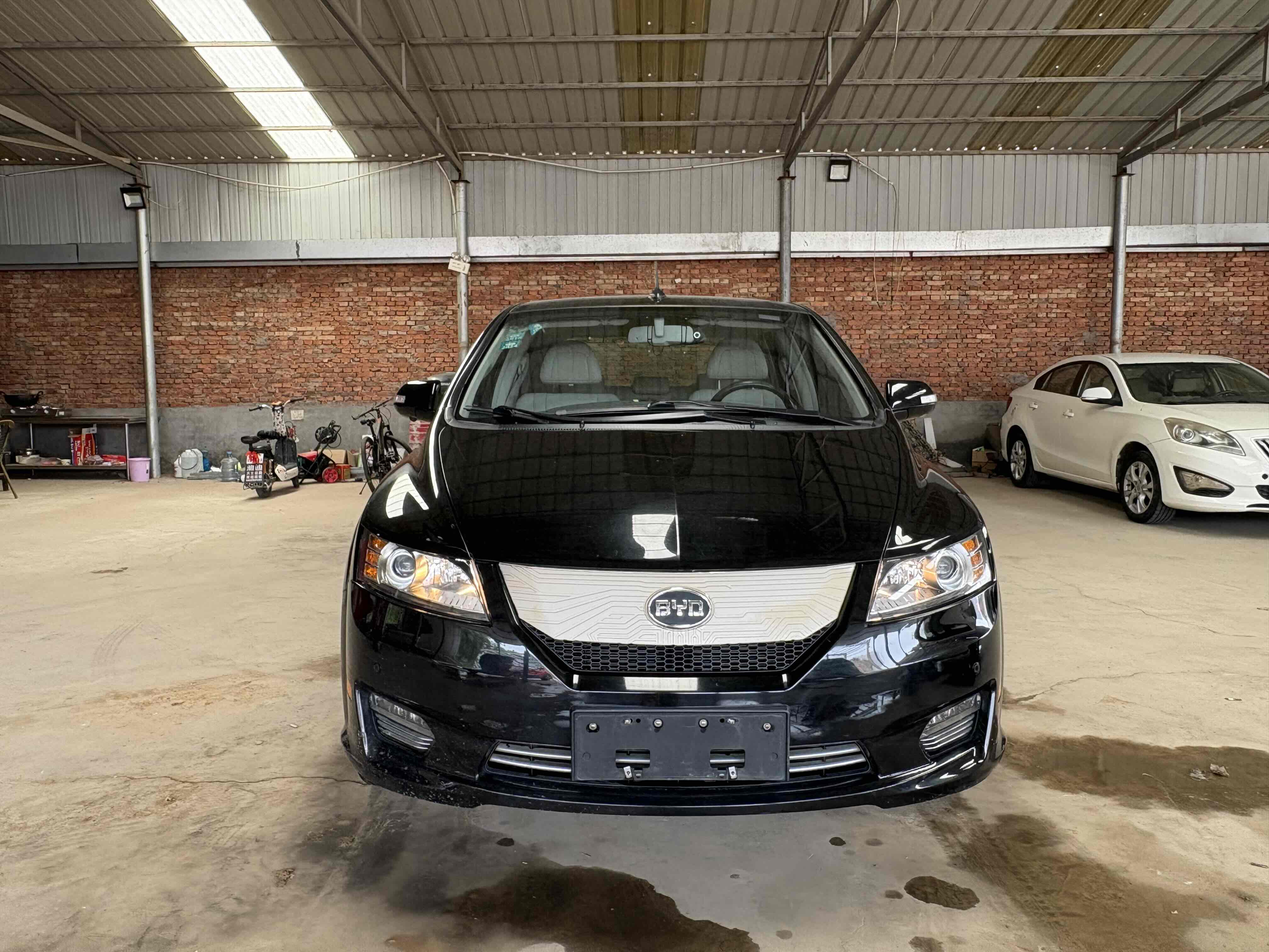 BYD e6 2016 #2 BYD e6 2016 car image #2