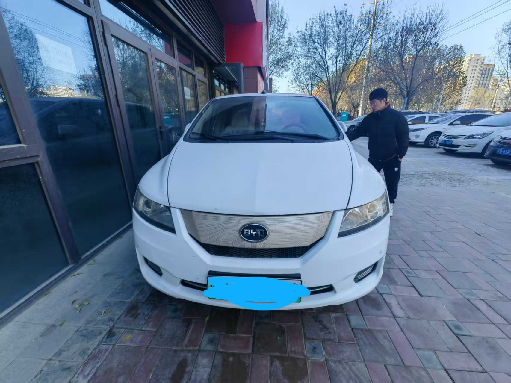 BYD e6 2019 #2 BYD e6 2019 car image #2