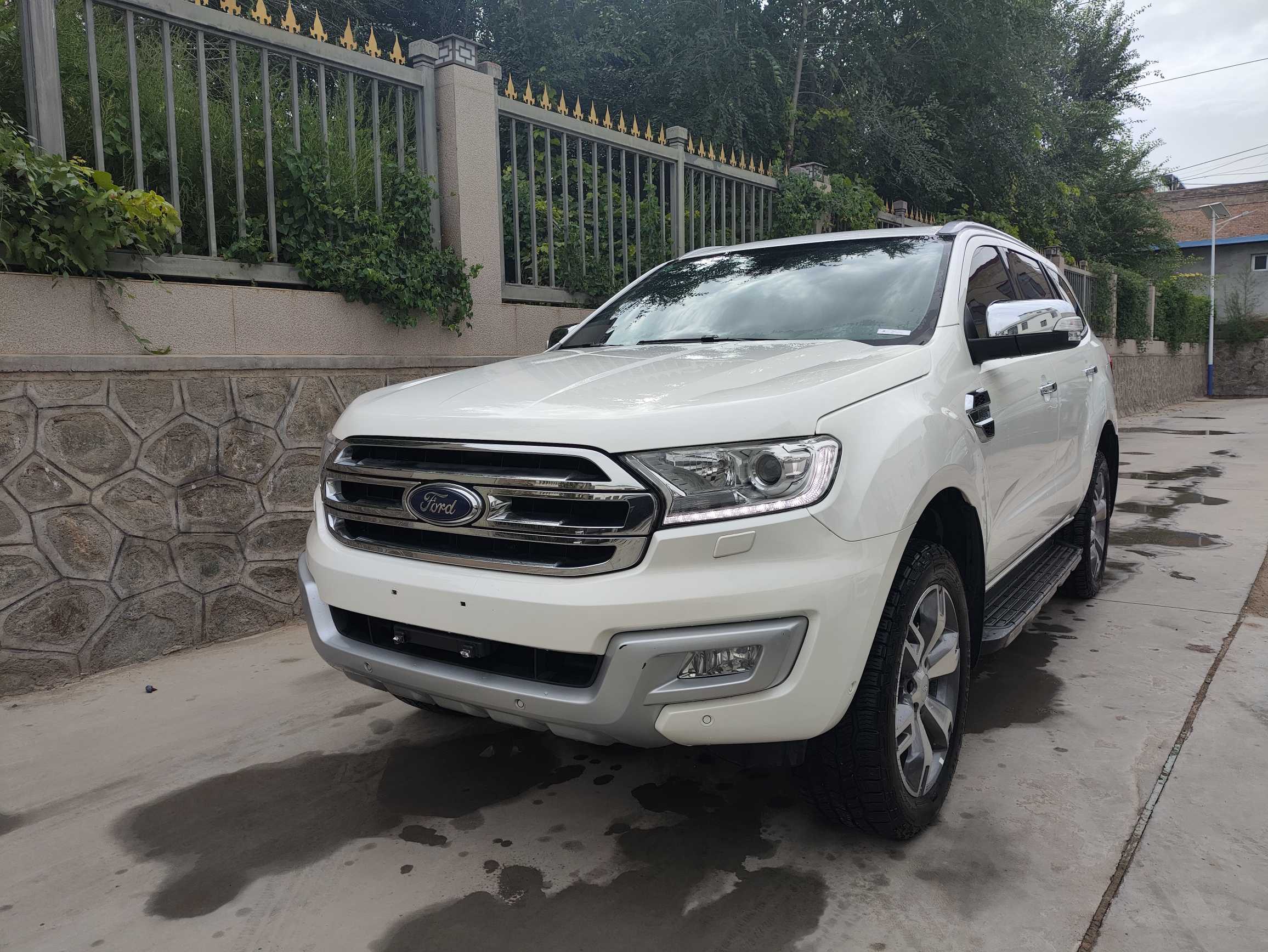 Ford Everest 2016 car image #2