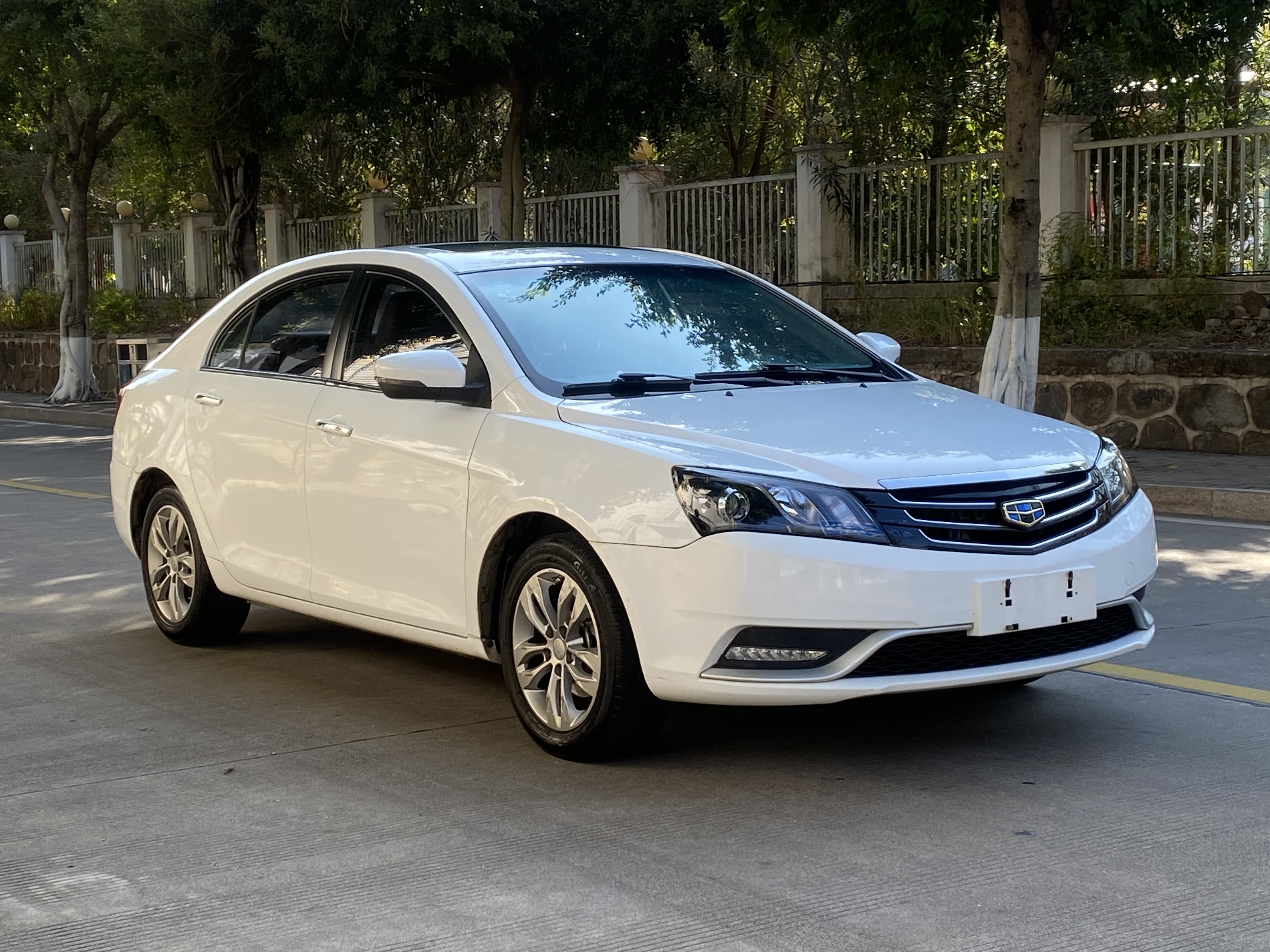 Emgrand 2016 immagine di auto #2
