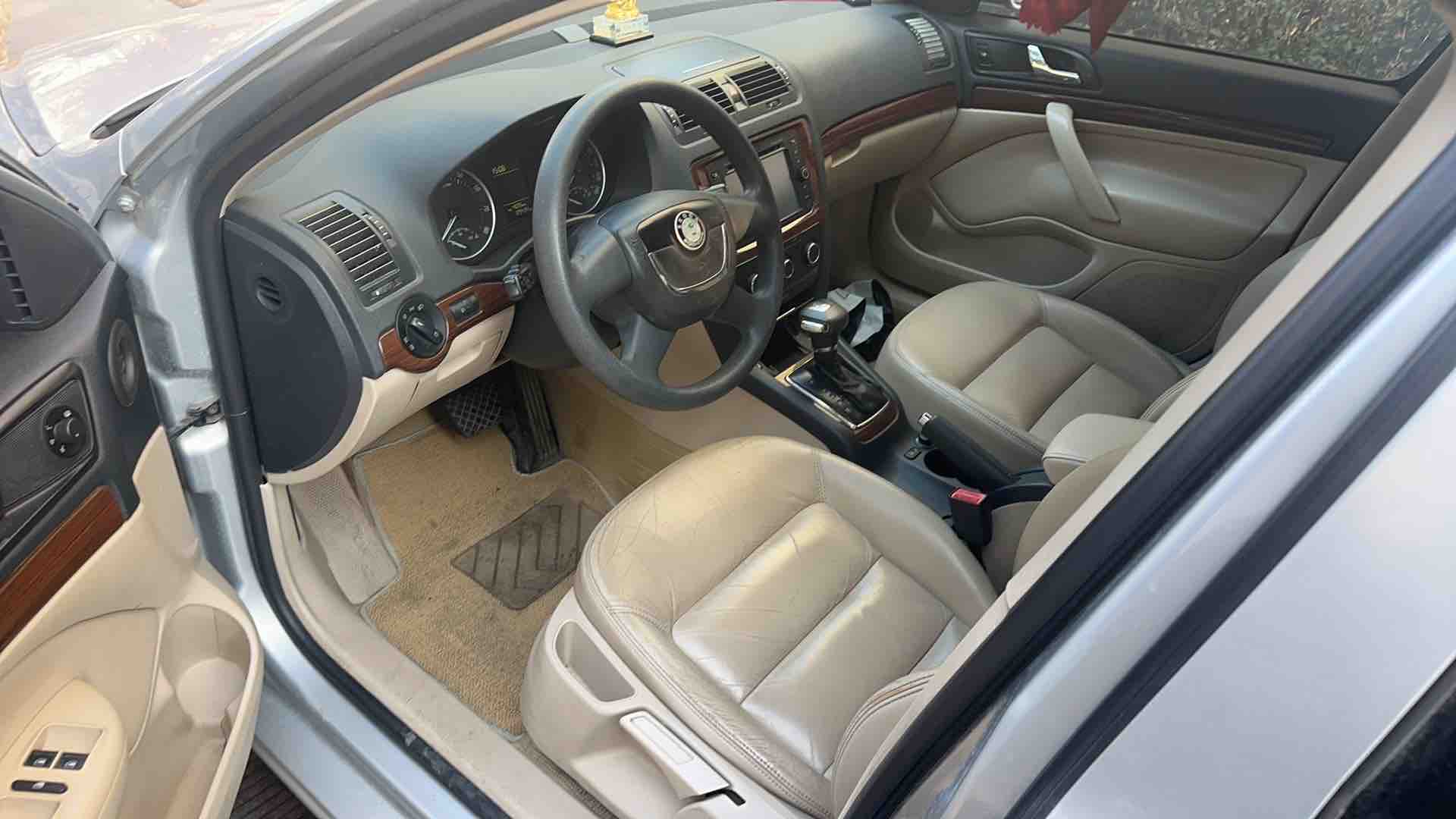 Skoda Octavia 2012 car image #2