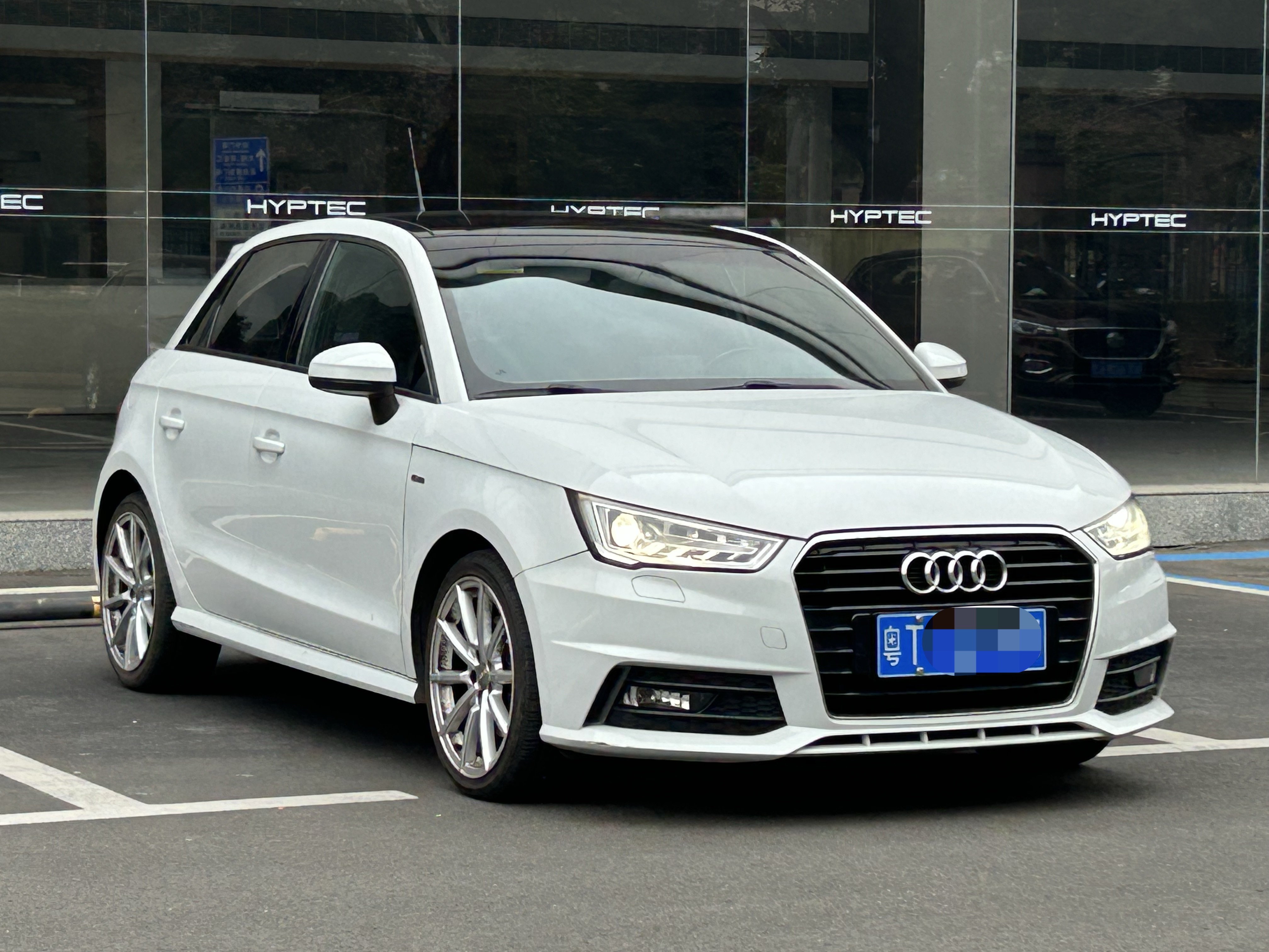 Audi A1 2016 car image #2
