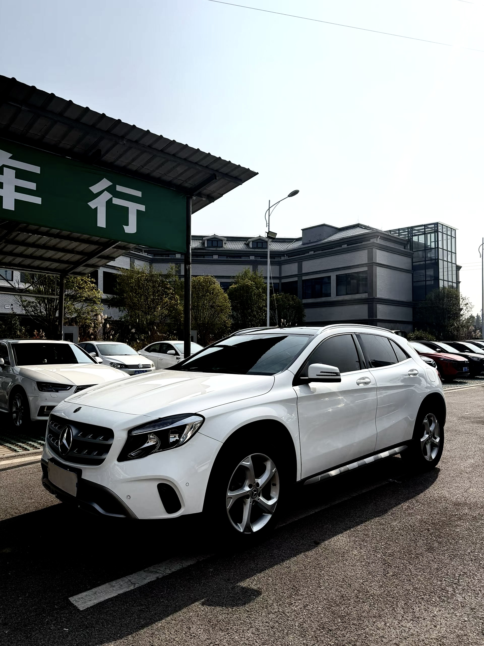Mercedes-Benz GLA Class 2018 car image #2