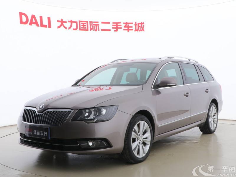 Skoda Superb Combi 2014 car image #2