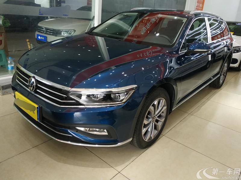 Volkswagen Passat Variant 2023 immagine di auto #2