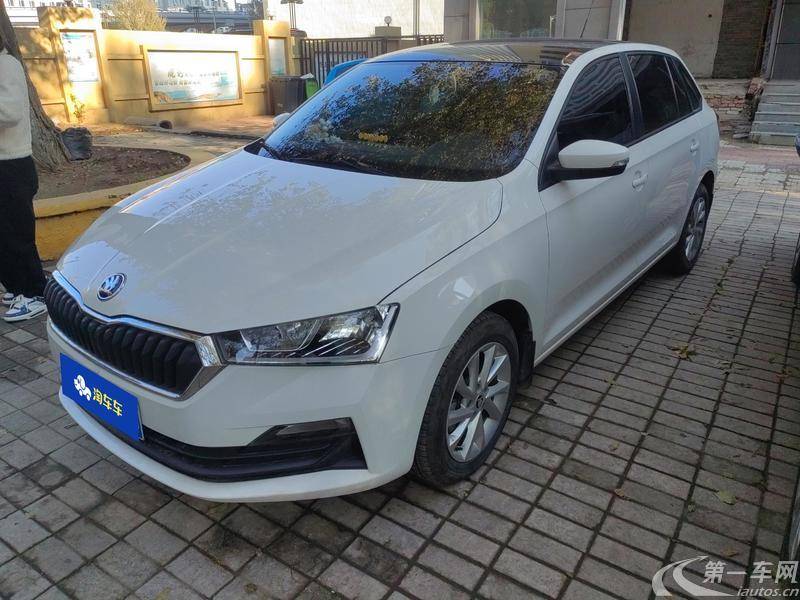 Skoda Rapid Spaceback 2021 car image #2