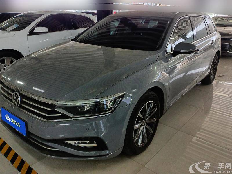 Volkswagen Passat Variant 2023 immagine di auto #2