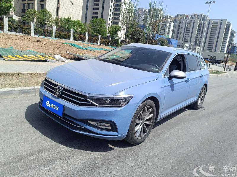 Volkswagen Passat Variant 2023 immagine di auto #2