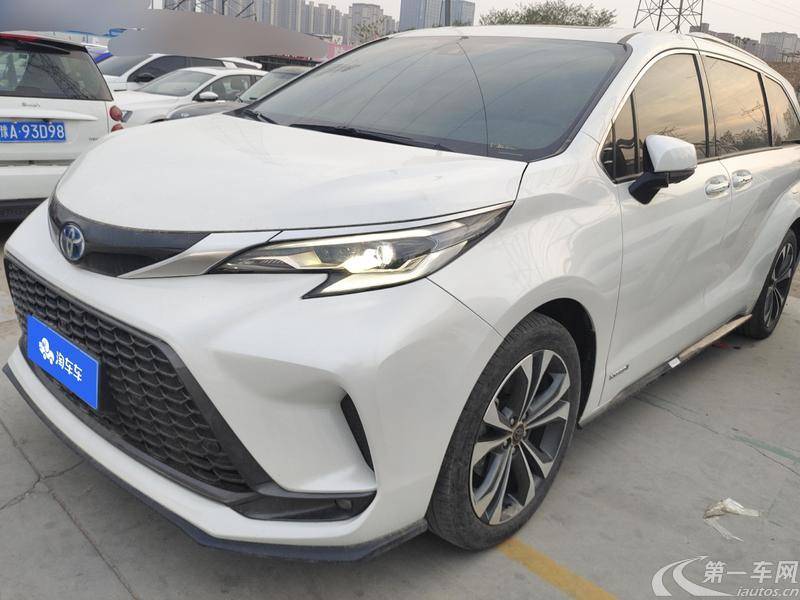 Toyota Granvia 2023 car image #2