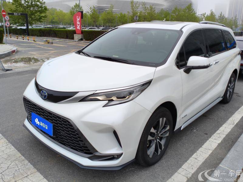 Toyota Granvia 2024 car image #2