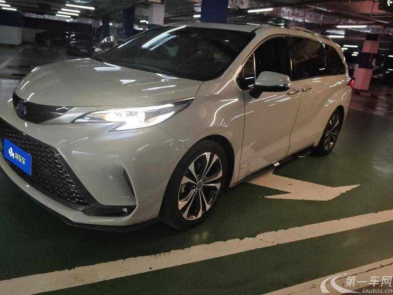 Toyota Granvia 2023 car image #2