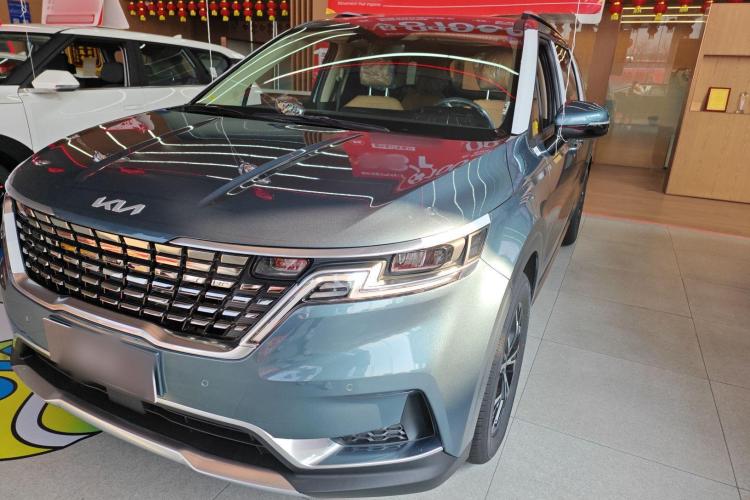 Kia Carnival изображение автомобиля #2