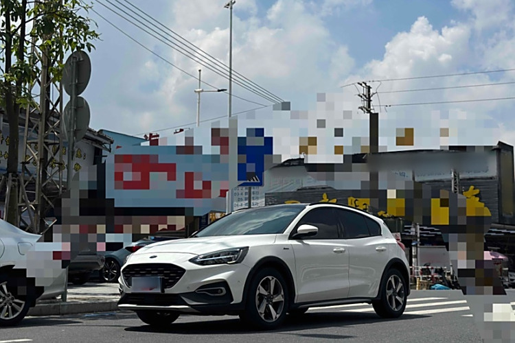 Ford Focus Active 2021 car image #2
