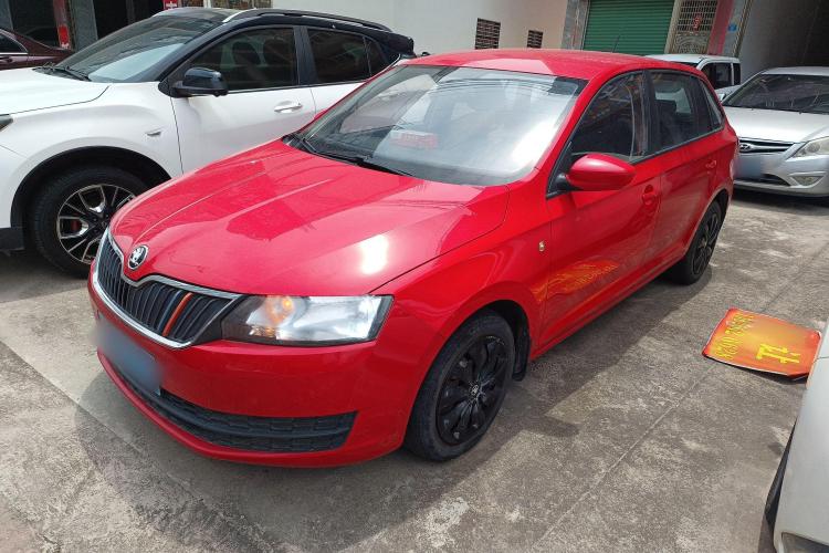 Skoda Rapid Spaceback 2015 car image #2