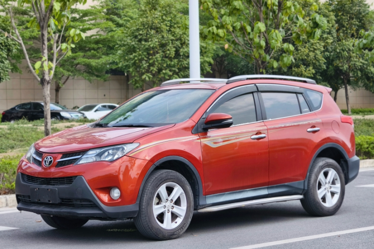 Toyota RAV4 (Imported) 2014 immagine di auto #2