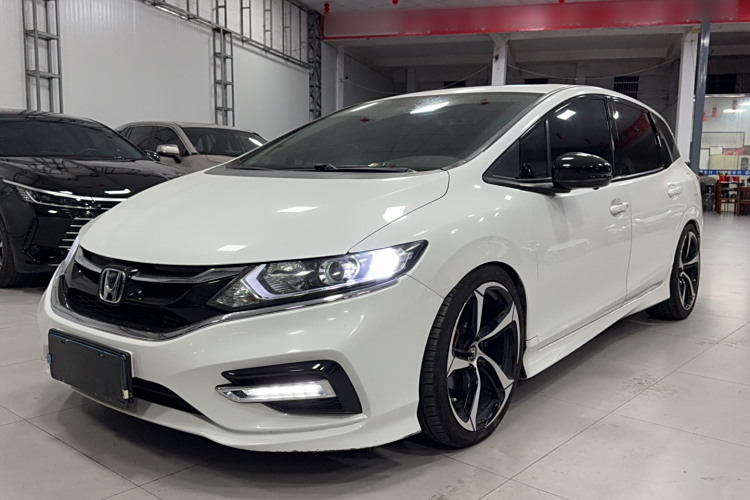 Honda Jade 2017 car image #2