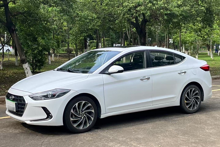 Hyundai Elantra AD 2019 car image #2