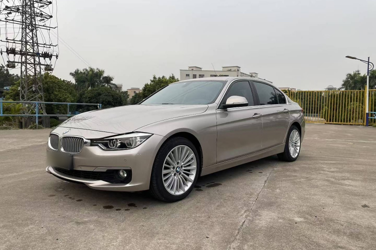 BMW 3 Series 2018 immagine di auto #2