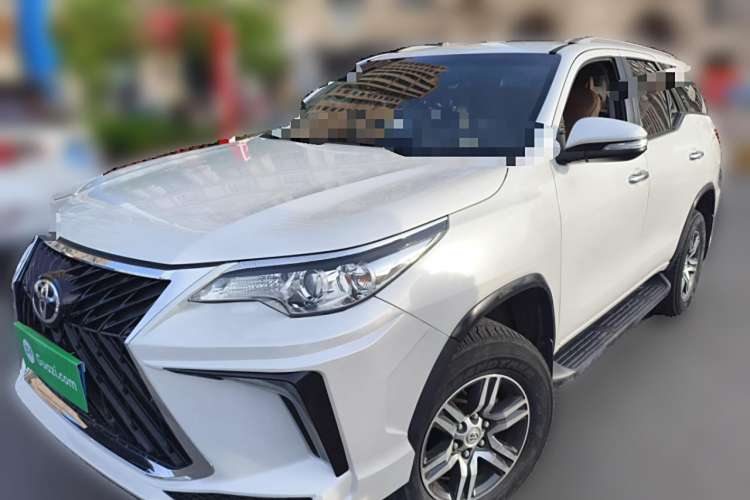 Toyota Fortuner 2017 immagine di auto #2