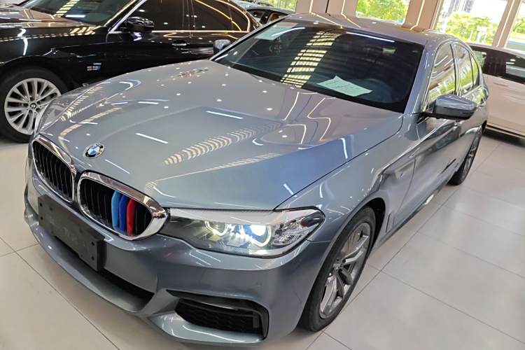 BMW 5 Series (Imported) 2018 #2 BMW 5 Series (Imported) 2018 car image #2