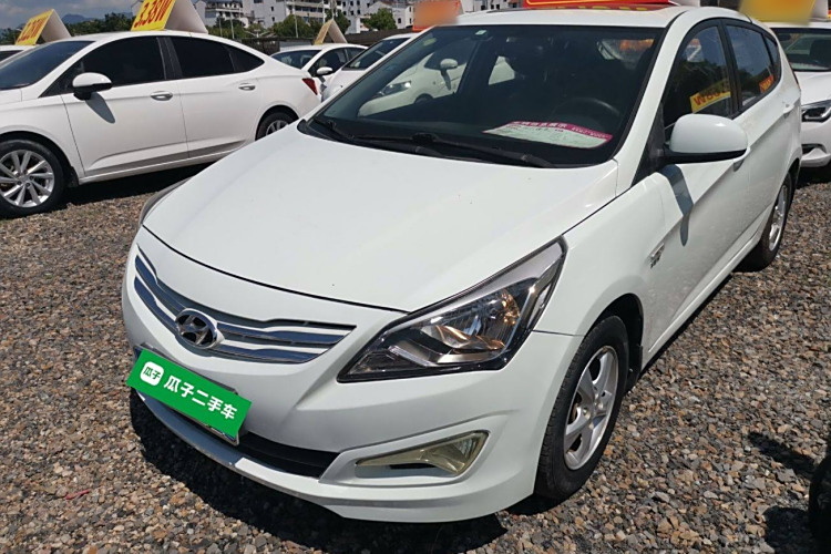 Hyundai Reina Hatchback 2015 car image #2