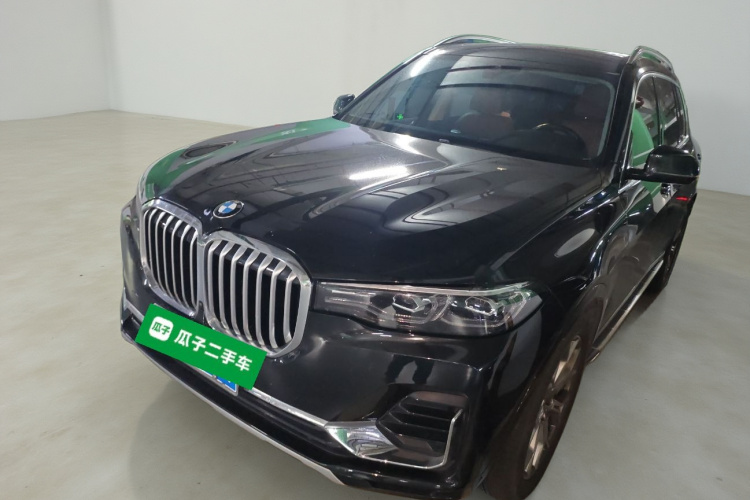 BMW X7 M60i 2021 car image #2