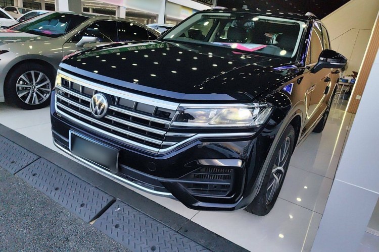 Volkswagen Touareg 2020 car image #2