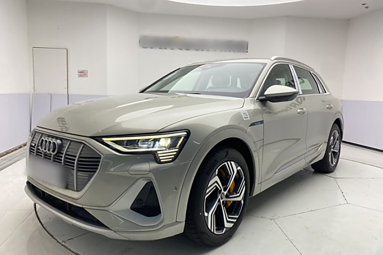 Audi e-tron #2 Audi e-tron car image #2