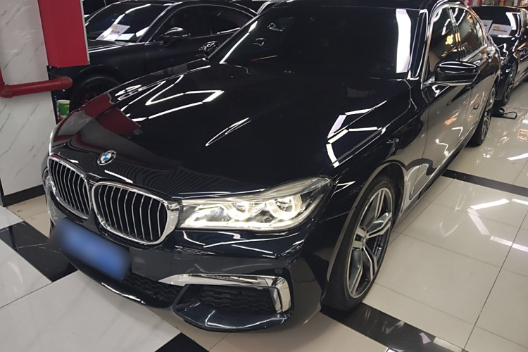 BMW M760Le 2019 car image #2