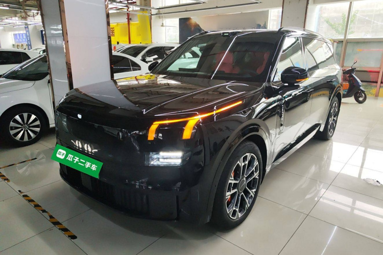 Lynk & Co 900 2025 car image #2