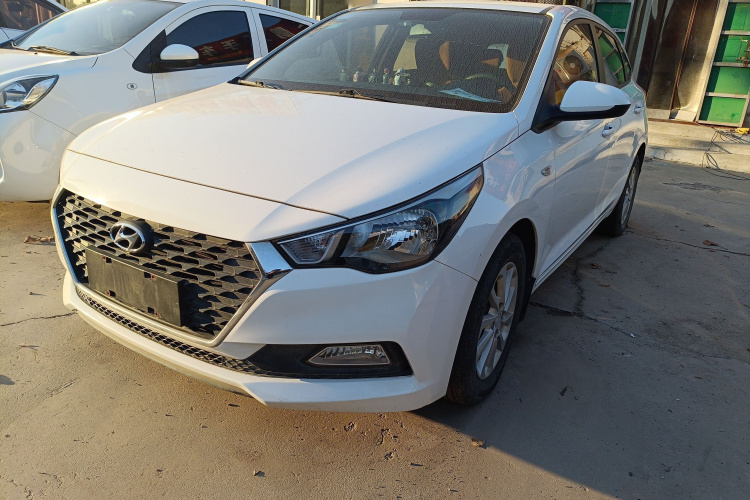 Hyundai Verna RV 2017 car image #2