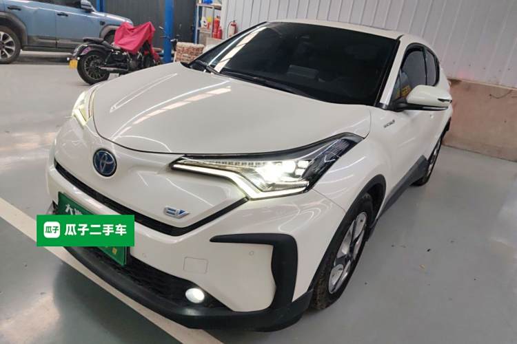 Toyota C-HR EV 2020 immagine di auto #2