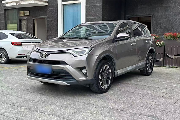 Toyota RAV4 (Imported) 2017 #2 Toyota RAV4 (Imported) 2017 immagine di auto #2
