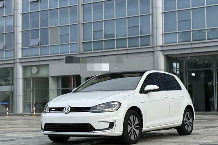 Volkswagen Golf Pure Electric 2020 car image #2