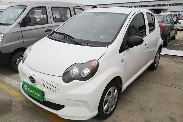 BYD e1 2019 #2 BYD e1 2019 car image #2