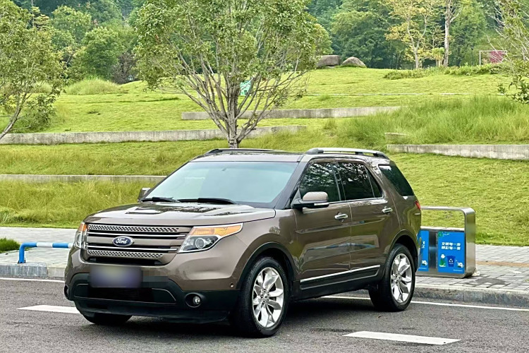 Ford Explorer (Imported) 2015 #2 Ford Explorer (Imported) 2015 car image #2