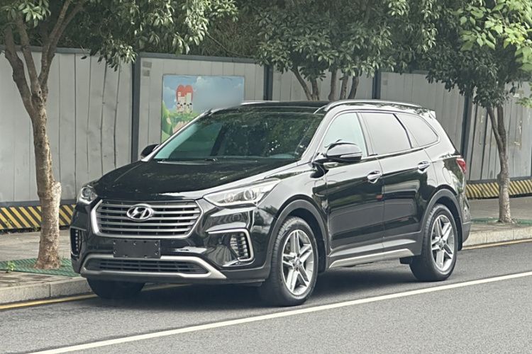 Hyundai Grand Santa Fe 2017 #2 Hyundai Grand Santa Fe 2017 car image #2