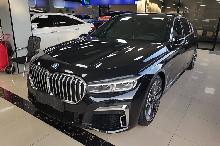 BMW M760Le 2022 #2 BMW M760Le 2022 car image #2