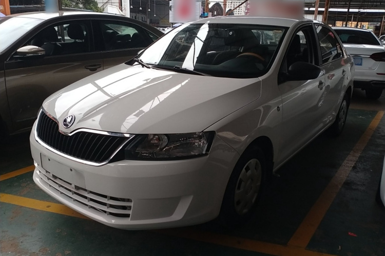 Skoda Rapid 2017 car image #2