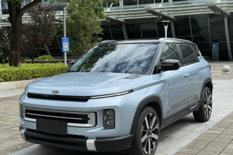 GEELY ICON 2023 car image #2