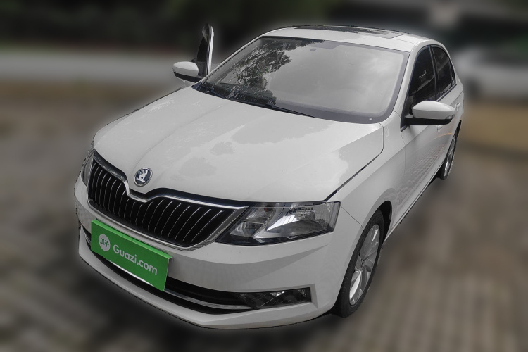 Skoda Rapid 2019 imagen de coche #2