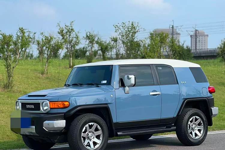 Toyota FJ Cruiser 2018 car image #2