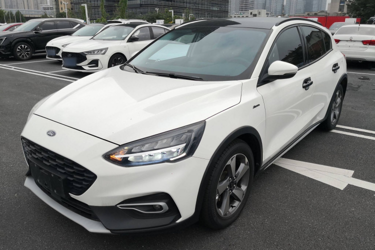 Ford Focus Active 2021 صورة سيارة #2