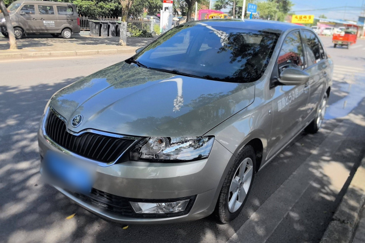 Skoda Rapid 2017 car image #2