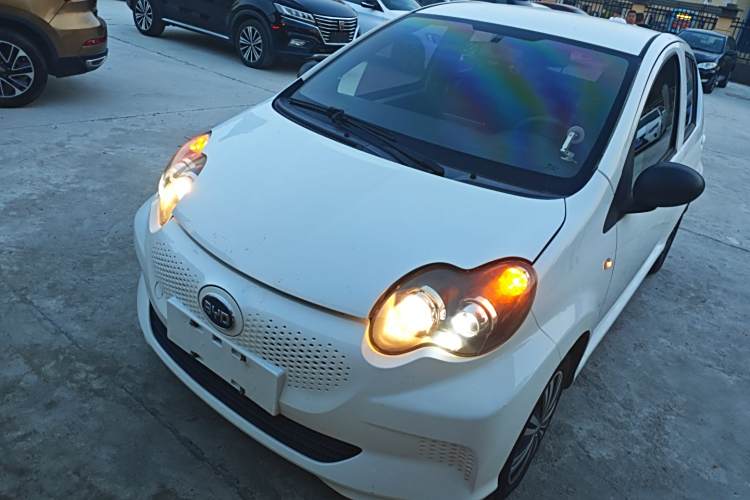 BYD e1 2019 car image #2