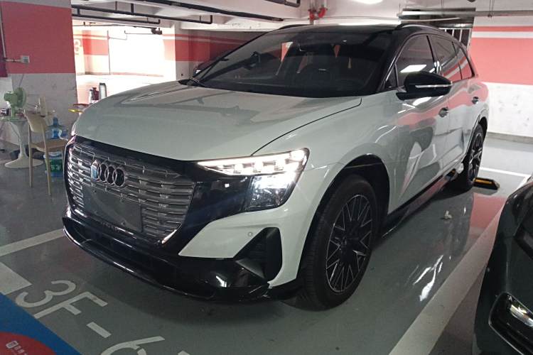 Audi Q5 e-tron 2023 #2 Audi Q5 e-tron 2023 immagine di auto #2