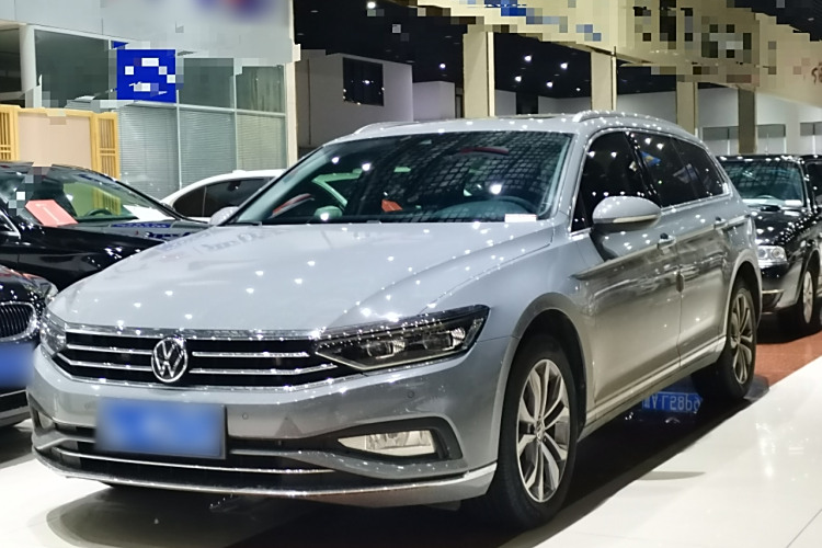 Volkswagen Passat Variant 2023 imagem de carro #2